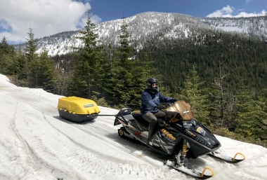 back-country-trailer-snowmobile
